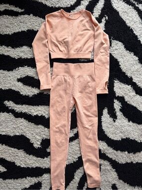 Light Pink Seamless 2-Piece Workout Set Size S